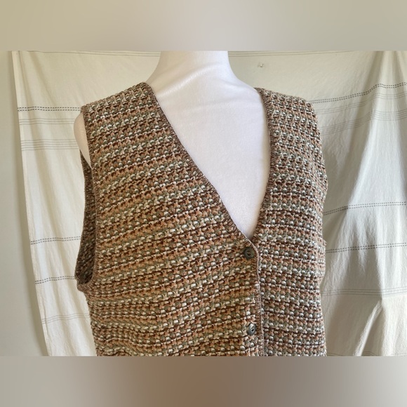 B. Miss tweed vest. Size M - Picture 3 of 5